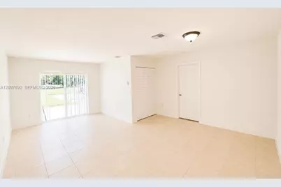 20674 NW 38th Ave, Miami Gardens, FL 33055 - Photo 5