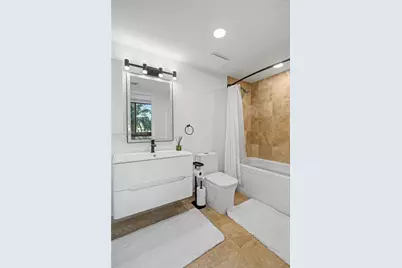 350 S Miami Ave #301, Miami, FL 33130 - Photo 17
