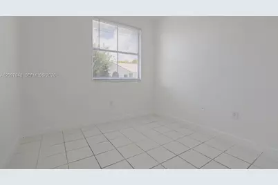 1663 SE 27th Dr #208, Homestead, FL 33035 - Photo 9