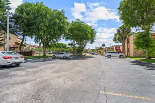 291 W Park Dr, Miami, FL 33172 - Photo 25