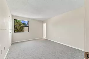 291 W Park Dr, Miami, FL 33172 - Photo 21