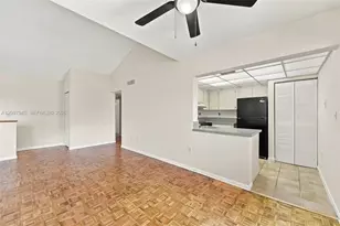 291 W Park Dr, Miami, FL 33172 - Photo 9