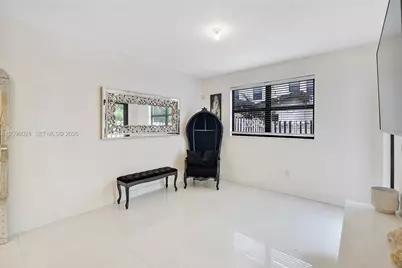 8110 NW 104th Ct, Doral, FL 33178 - Photo 3