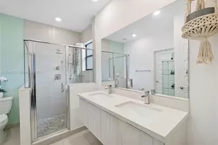 8110 NW 104th Ct, Doral, FL 33178 - Photo 15