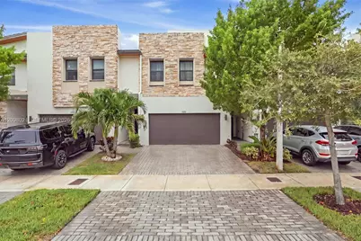 8110 NW 104th Ct, Doral, FL 33178 - Photo 21