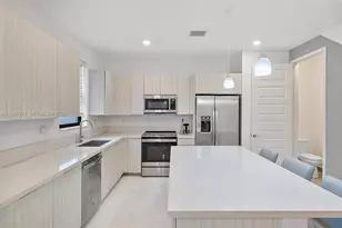 8110 NW 104th Ct, Doral, FL 33178 - Photo 7