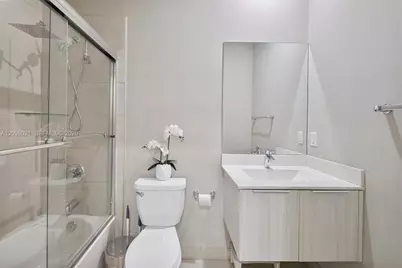 8110 NW 104th Ct, Doral, FL 33178 - Photo 11