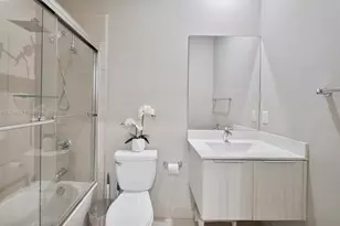 8110 NW 104th Ct, Doral, FL 33178 - Photo 11