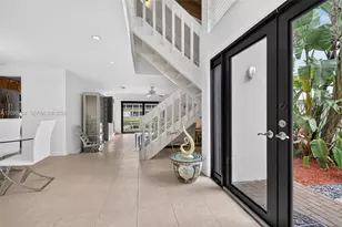 9901 Fairway Cove Ln, Plantation, FL 33324 - Photo 5