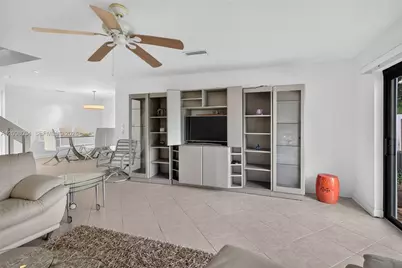 9901 Fairway Cove Ln, Plantation, FL 33324 - Photo 11
