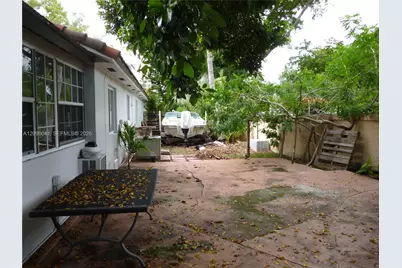 8161 NW 186th Ter, Hialeah, FL 33015 - Photo 7