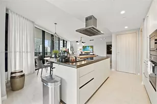 1000 Brickell Plaza, Miami, FL 33131 - Photo 7