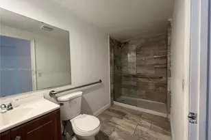 542 SW 3rd St, Miami, FL 33130 - Photo 3
