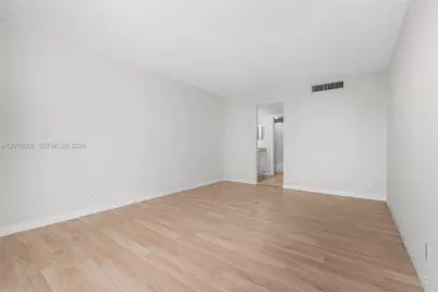 3401 N Country Club Dr #519, Aventura, FL 33180 - Photo 17
