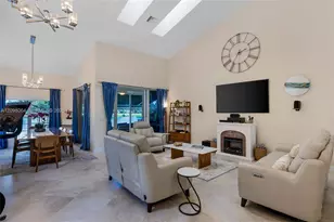 4107 Carriage Dr, Pompano Beach, FL 33069 - Photo 5