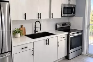 519 NW 10th Ave, Miami, FL 33136 - Photo 5