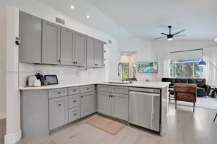 10261 SW 13th St, Pembroke Pines, FL 33025 - Photo 9