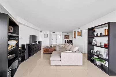 1000 Quayside Ter #1103, Miami, FL 33138 - Photo 3