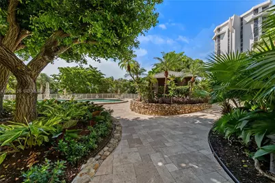 1000 Quayside Ter #1103, Miami, FL 33138 - Photo 25