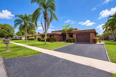 8131 NW 68th Ave, Tamarac, FL 33321 - Photo 3