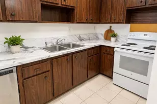 10000 NW 80th Ct, Hialeah Gardens, FL 33016 - Photo 3