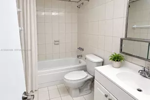 10000 NW 80th Ct, Hialeah Gardens, FL 33016 - Photo 7