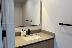 121 NE 5th St, Miami, FL 33132 - Photo 15