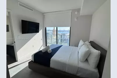 121 NE 5th St #1913, Miami, FL 33132 - Photo 9