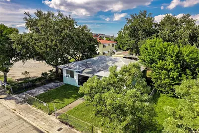 2525 NW 50th St, Miami, FL 33142 - Photo 27
