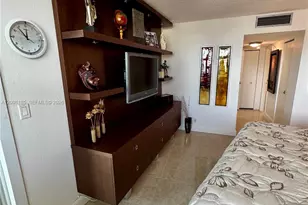 100 Golden Isles Dr, Hallandale Beach, FL 33009 - Photo 27