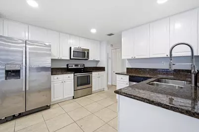 16310 NW 84th Ct, Miami Lakes, FL 33016 - Photo 11