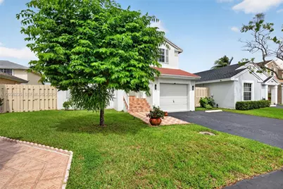 10747 NW 37th Pl, Sunrise, FL 33351 - Photo 3