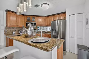 10747 NW 37th Pl, Sunrise, FL 33351 - Photo 9