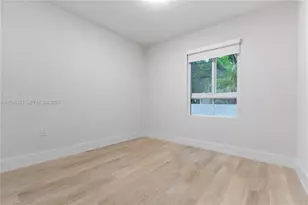 2555 NE 193rd St, Miami, FL 33180 - Photo 11