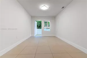 2555 NE 193rd St, Miami, FL 33180 - Photo 9