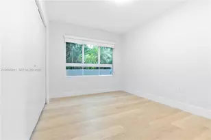 2555 NE 193rd St, Miami, FL 33180 - Photo 17