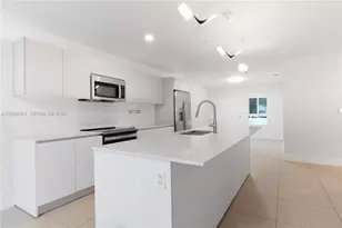 2555 NE 193rd St, Miami, FL 33180 - Photo 1