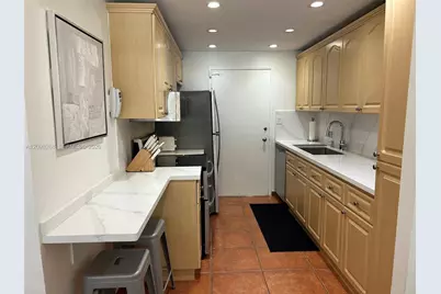5401 Collins Ave #612, Miami Beach, FL 33140 - Photo 17