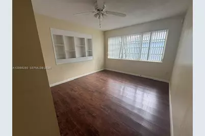 9265 SW 44th St, Miami, FL 33165 - Photo 9