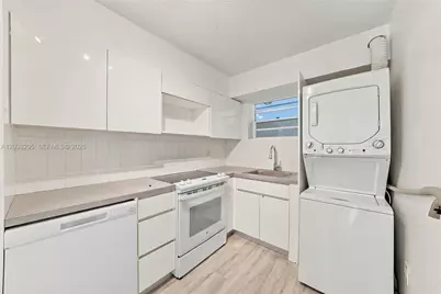 1800 SW 25th St #2204, Miami, FL 33133 - Photo 9