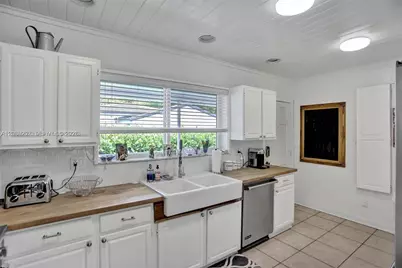 11401 NE 10 Ave, Miami, FL 33161 - Photo 21