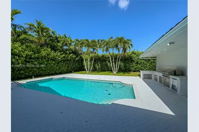 20405 NE 22nd Pl #20405, Miami, FL 33180 - Photo 23