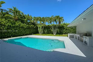 20405 NE 22nd Pl, Miami, FL 33180 - Photo 23