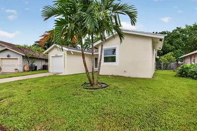 4904 NW 96th Ave, Sunrise, FL 33351 - Photo 3