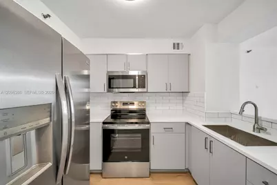 501 SW 1st St #502, Miami, FL 33130 - Photo 3