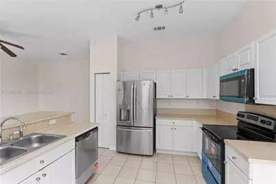 2001 NE 40th Rd #., Homestead, FL 33033 - Photo 9