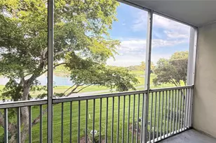 301 SW 135th Ave, Pembroke Pines, FL 33027 - Photo 3