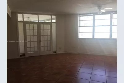 999 Brickell Bay Dr #1807, Miami, FL 33131 - Photo 11
