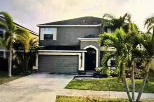 2429 Roanoke Springs Dr, Ruskin, FL 33570 - Photo 1