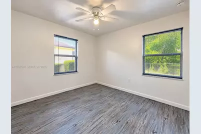 211 NE 35th St, Oakland Park, FL 33334 - Photo 21